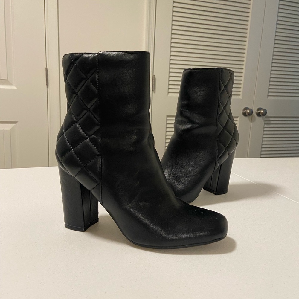 EUC | Bamboo women’s diamond stitched boots — size 7